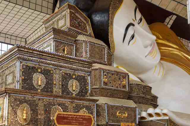 Shwethalyaung - The Buddha's pillow boxes 